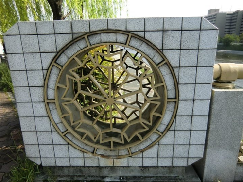 日本鴨川河上的千姿百態的橋