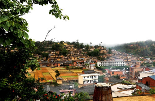 中國最有趣的村莊，鄰里之間串門都是走房頂