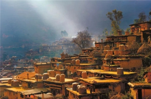 中國最有趣的村莊，鄰里之間串門都是走房頂