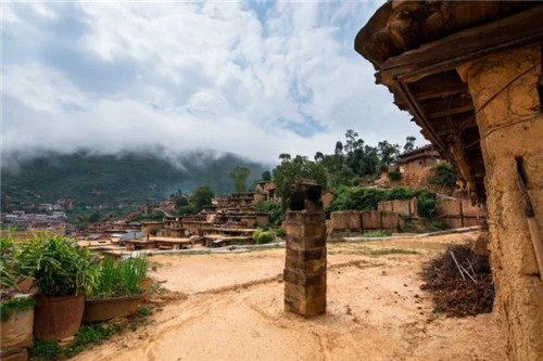 中國最有趣的村莊，鄰里之間串門都是走房頂