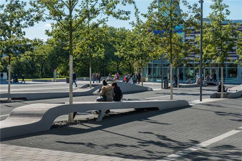 園林景觀中的休閑坐凳綻放著設計的魅力