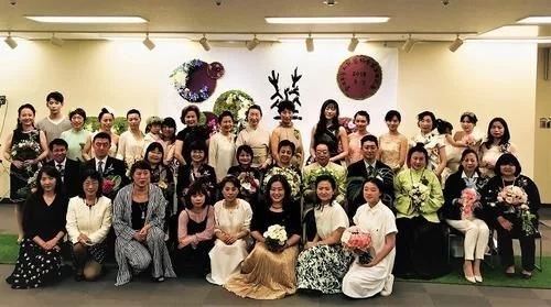 全日本華人花藝協(xié)會舉辦花展 