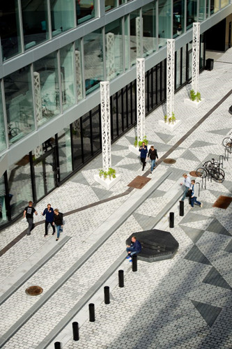 陰暗庭院變身閃亮城市空間——挪威卑爾根Odd Frantzens廣場景觀