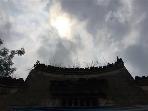 湖南鄉(xiāng)村古建筑遭受風(fēng)雨侵襲