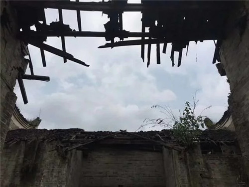 湖南鄉(xiāng)村古建筑遭受風(fēng)雨侵襲