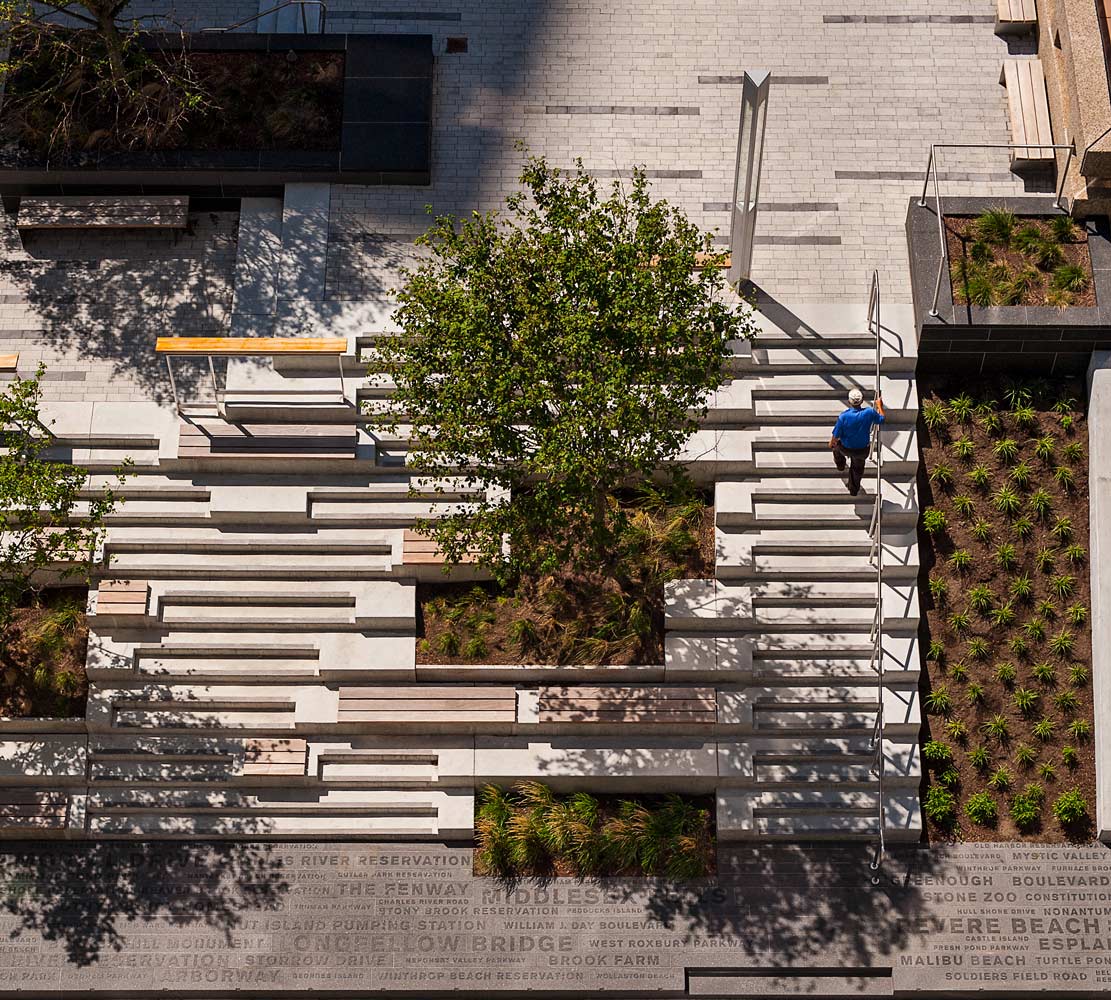 羅默廣場——一個多功能的大學廣場