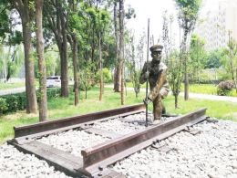 山西一大學校園內(nèi)建設(shè)火車主題公園