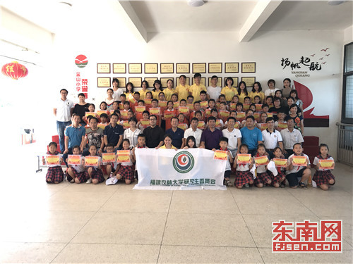 福建農林大開展“大手拉小手”微景觀建造活動