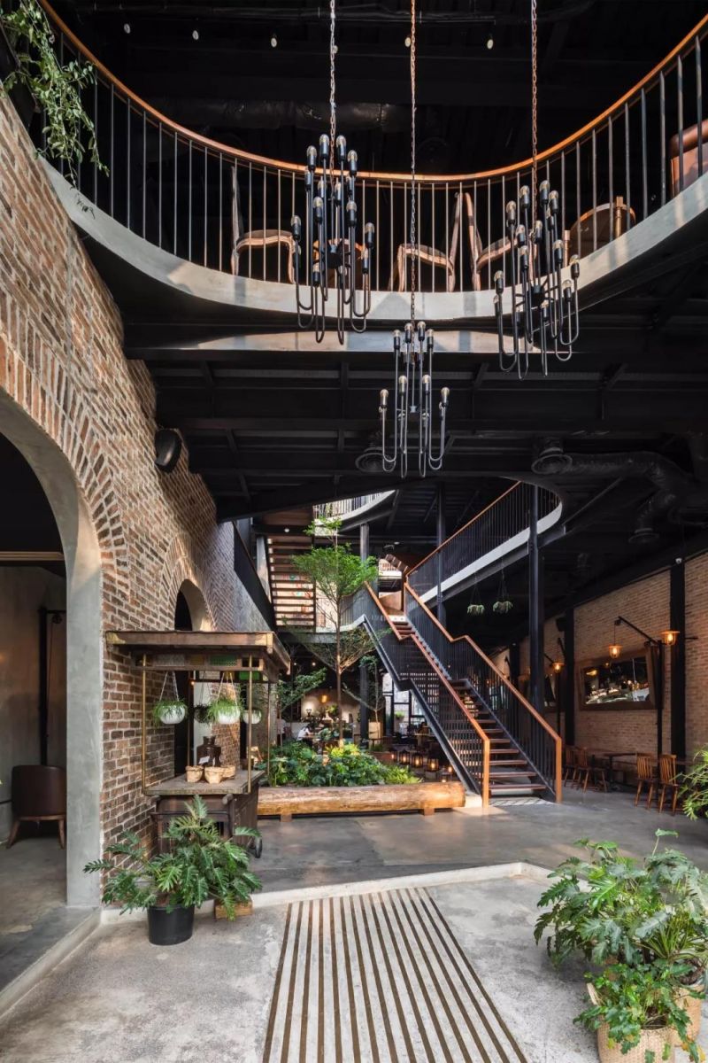 No.1986 咖啡餐廳,奇奇怪怪的‘烏鴉嘴’空間 / Le House