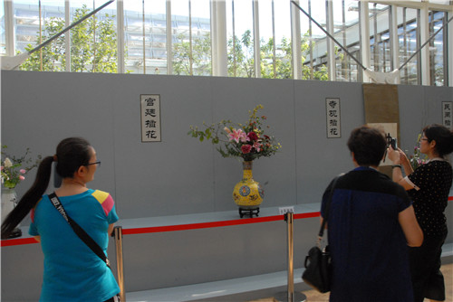 中國(guó)插花泰斗王蓮英獻(xiàn)藝河北省第二屆園博會(huì)