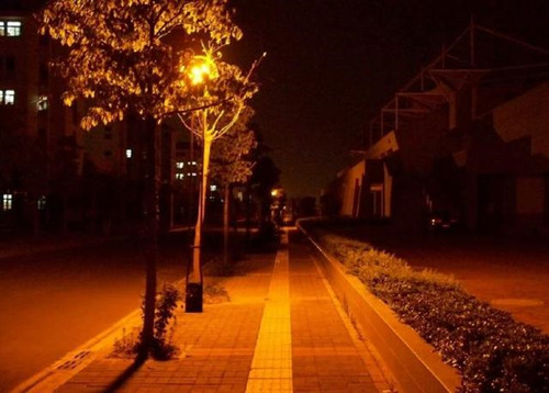 為什么城市里會有那么多不舒服的長椅？