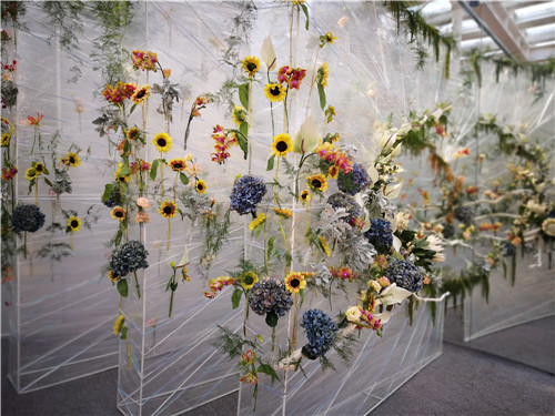 國內外花藝大師同臺獻藝 秦皇島舉辦國際插花藝術展