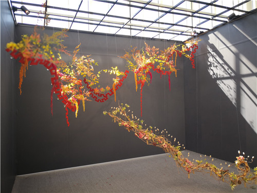 國內外花藝大師同臺獻藝 秦皇島舉辦國際插花藝術展