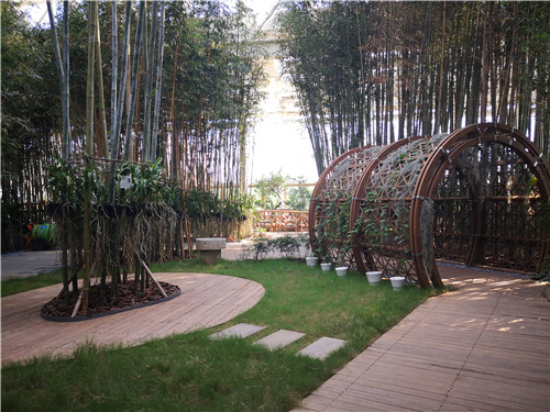 國內外花藝大師同臺獻藝 秦皇島舉辦國際插花藝術展