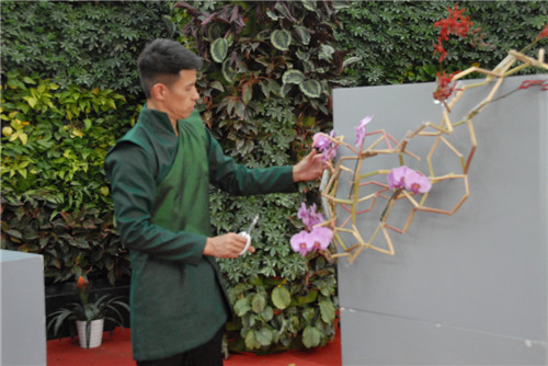 國內外花藝大師同臺獻藝 秦皇島舉辦國際插花藝術展