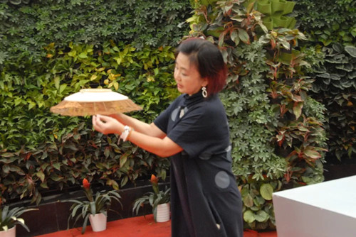 國內外花藝大師同臺獻藝 秦皇島舉辦國際插花藝術展