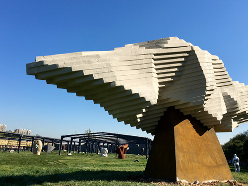 “低碳設(shè)計(jì)，創(chuàng)享未來”高峰論壇&低碳雕塑藝術(shù)展