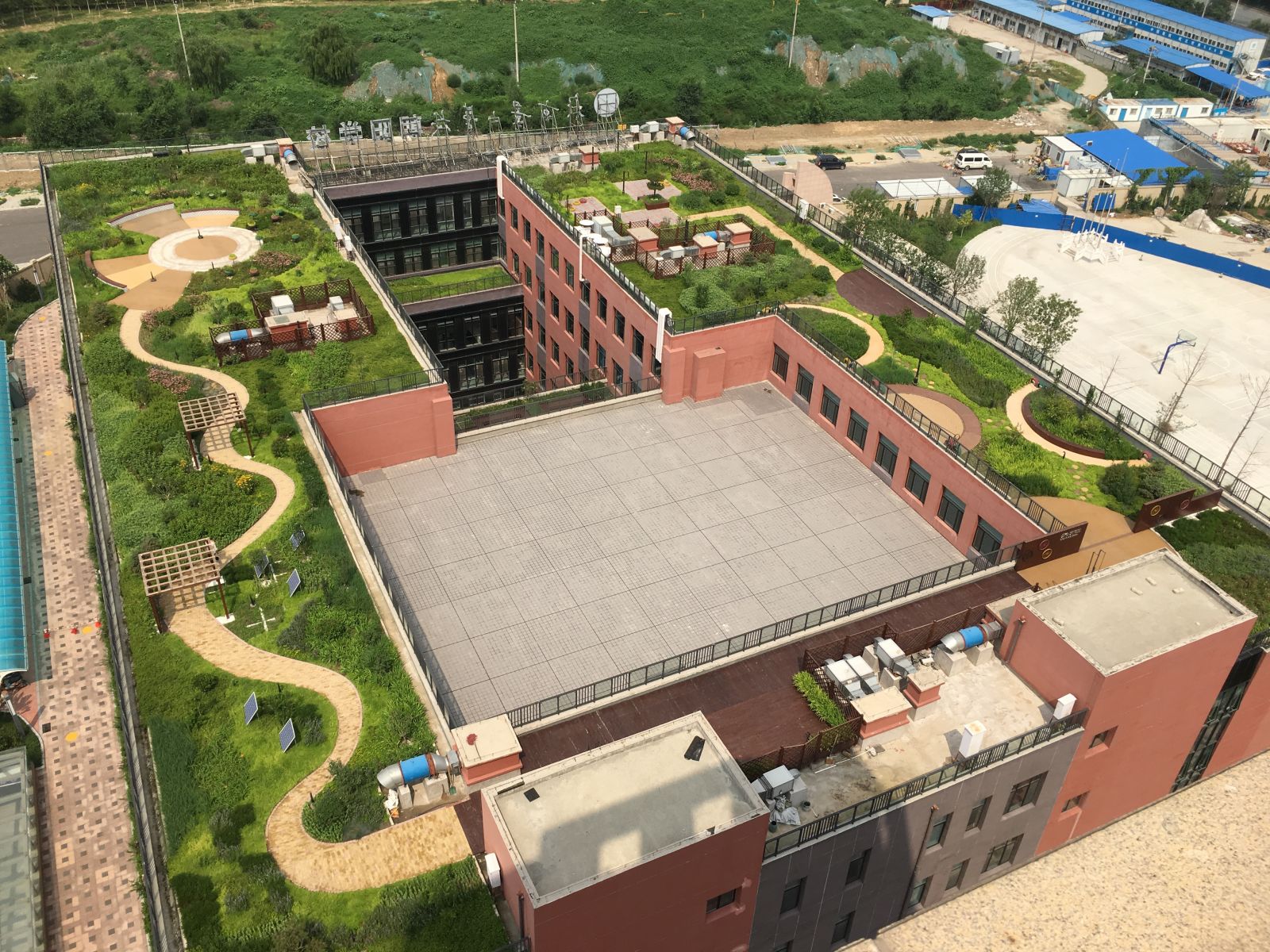 園冶杯專業(yè)獎(jiǎng):景山學(xué)校分校低碳屋頂花園