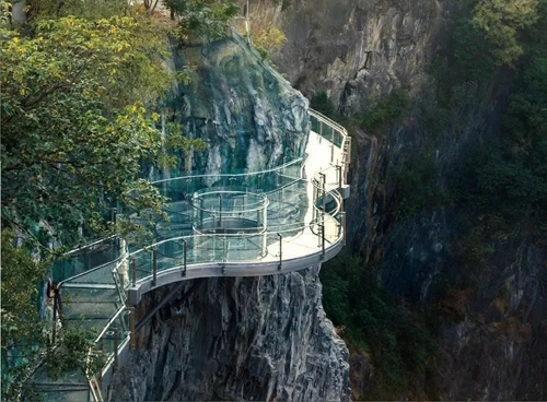 享受從水下直沖云端的感覺!帶你領略深坑酒店的奇幻景觀