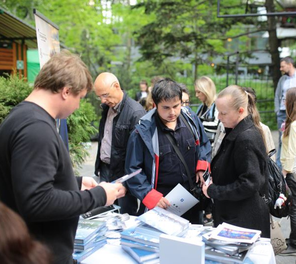 在莫斯科古老園林里《牡丹亭》讓俄觀眾沉醉