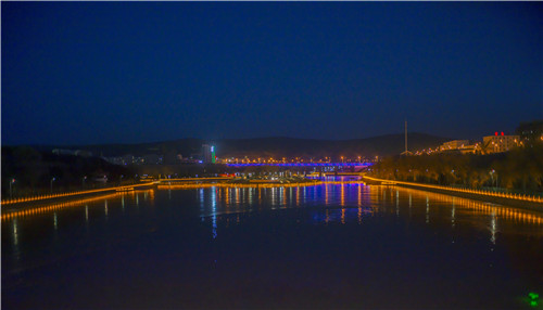 藏在城市中的山光水色 隱在燈光里的秀美中國