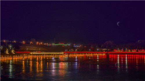 藏在城市中的山光水色 隱在燈光里的秀美中國