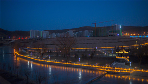 藏在城市中的山光水色 隱在燈光里的秀美中國