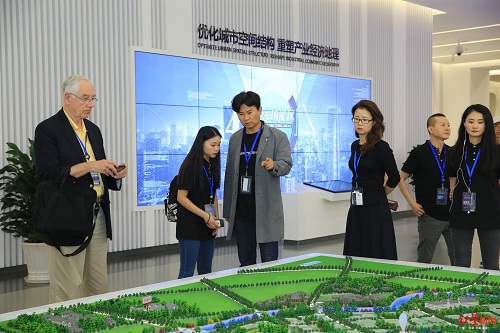 參觀成都規劃館，外籍規劃專家感慨：東部新城令人震撼