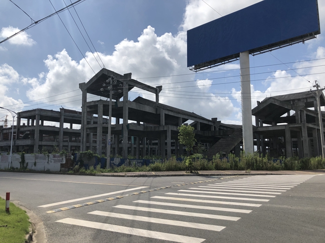 實地探訪擱淺的余姚特色小鎮：資金斷裂、廠房爛尾