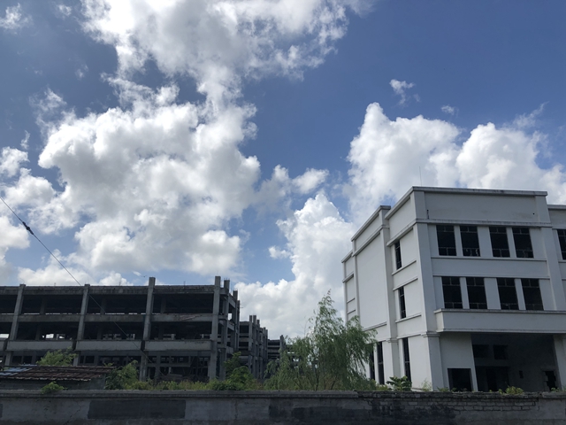 實地探訪擱淺的余姚特色小鎮：資金斷裂、廠房爛尾