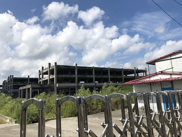 實地探訪擱淺的余姚特色小鎮：資金斷裂、廠房爛尾