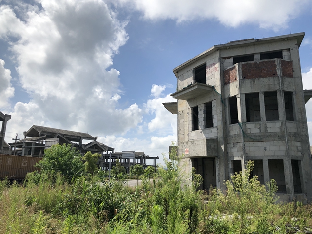 實地探訪擱淺的余姚特色小鎮：資金斷裂、廠房爛尾