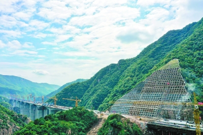 華北第一高陡邊坡”進行生態修復