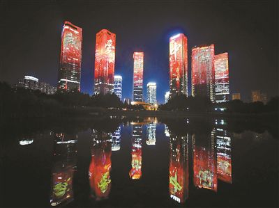 天安門廣場巨型花籃開始插花布置