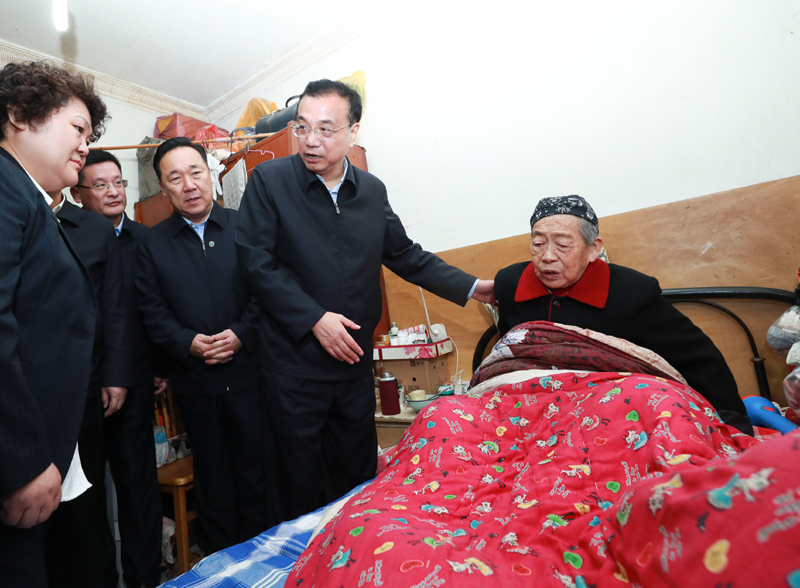 李克強西安考察老舊小區:改造后不光要好看