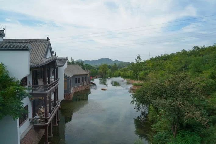 深度觀察:被房地產包圍的特色小鎮