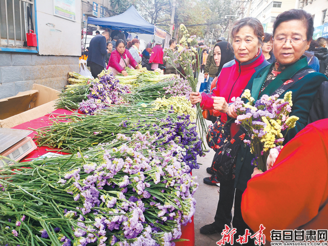 菜場賣花卉論斤不論枝 蘭州現賣花新方式