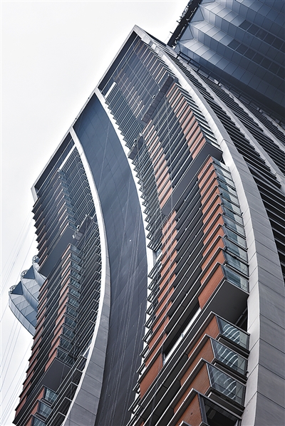 250米高空懸著國(guó)內(nèi)首個(gè)橫向摩天樓