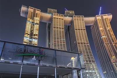 250米高空懸著國(guó)內(nèi)首個(gè)橫向摩天樓