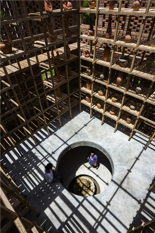 越南廣南省奠坂區(qū)Thu Bon岸邊的陶土工作室