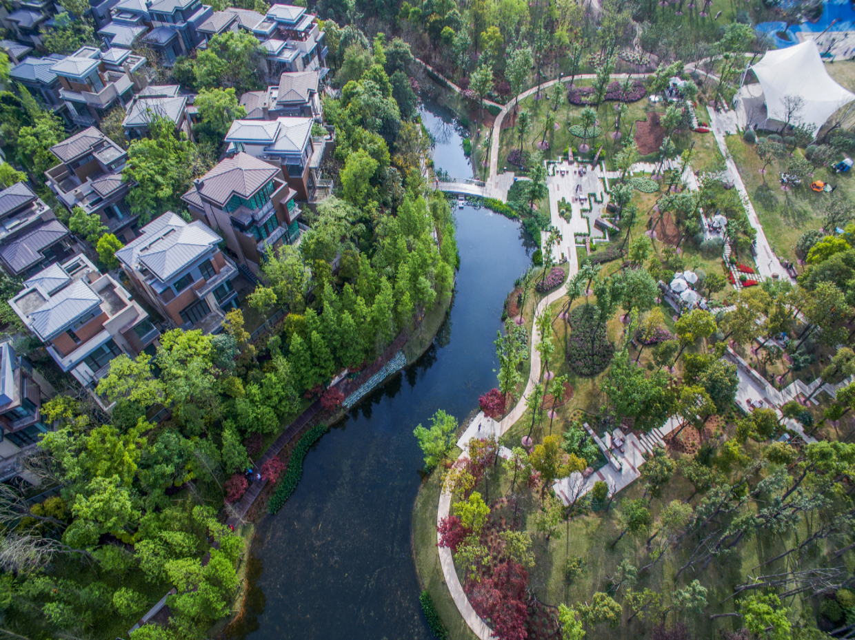 唐艷紅：基于環境的城市公共空間景觀營造