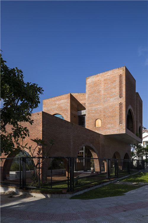 幸福的四口之家