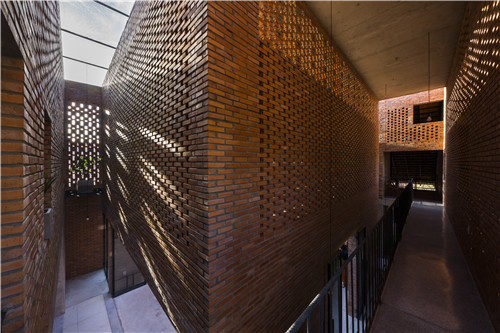 狹窄的長(zhǎng)屋