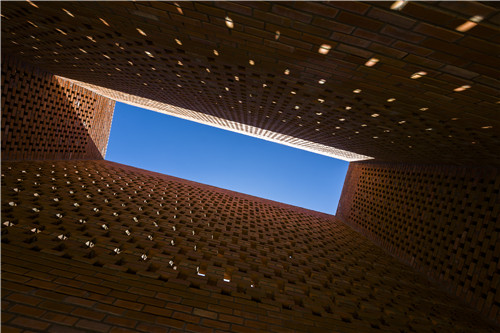 狹窄的長(zhǎng)屋