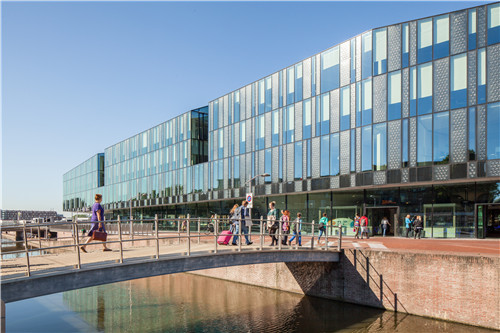 代爾夫特市政大廳和火車站