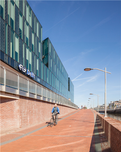 代爾夫特市政大廳和火車站