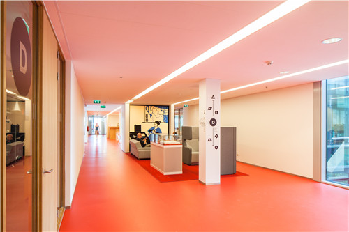 代爾夫特市政大廳和火車站