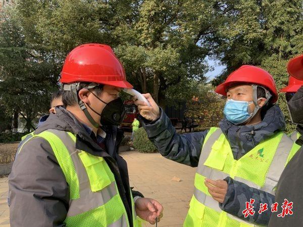 火神山醫(yī)院一半面積覆蓋花木，一天栽種完畢