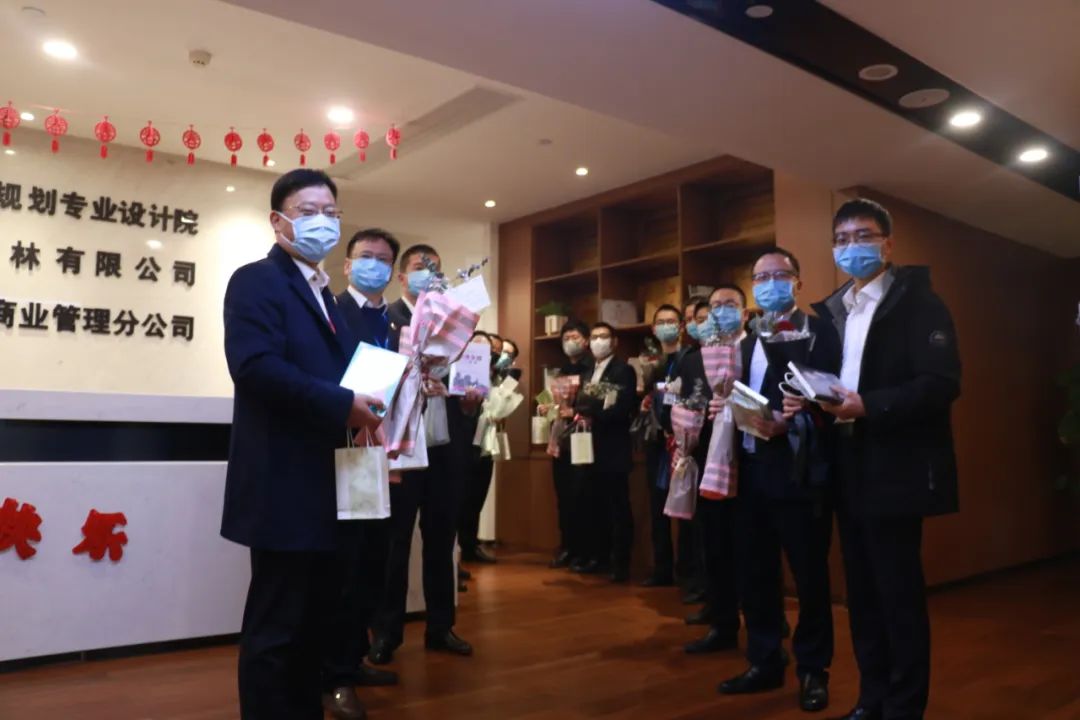 中建五局園林為女員工量身定制禮物