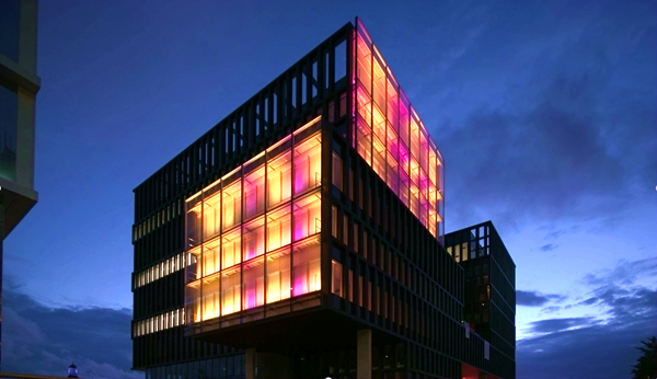 夜間，在城市空間中點燃藝術品